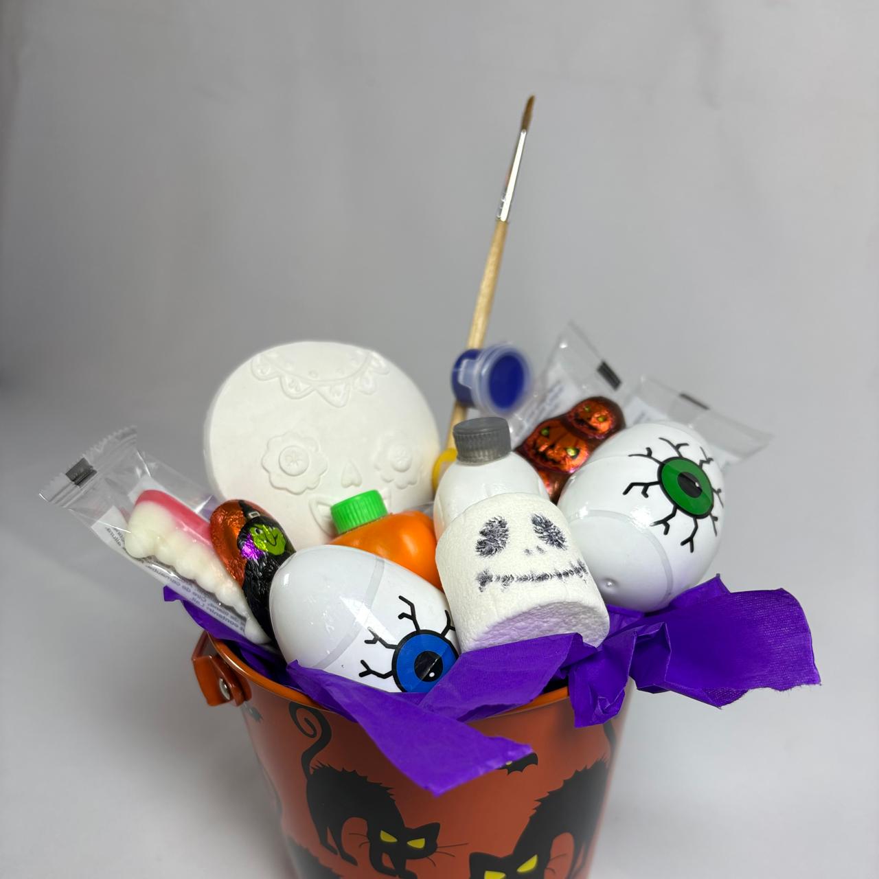 🎃 Bucket de Halloween “Cerámica Pintable” – ¡Dulce, creativo y lleno de diversión! 👻